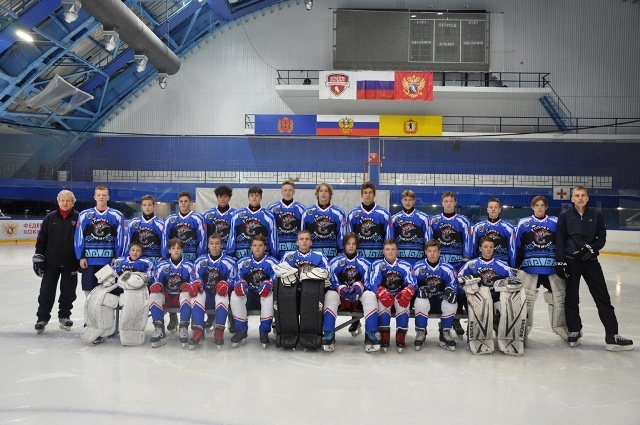 Фото - команда ХК «Полет-2008», тренер - Романенков Владимир Васильевич